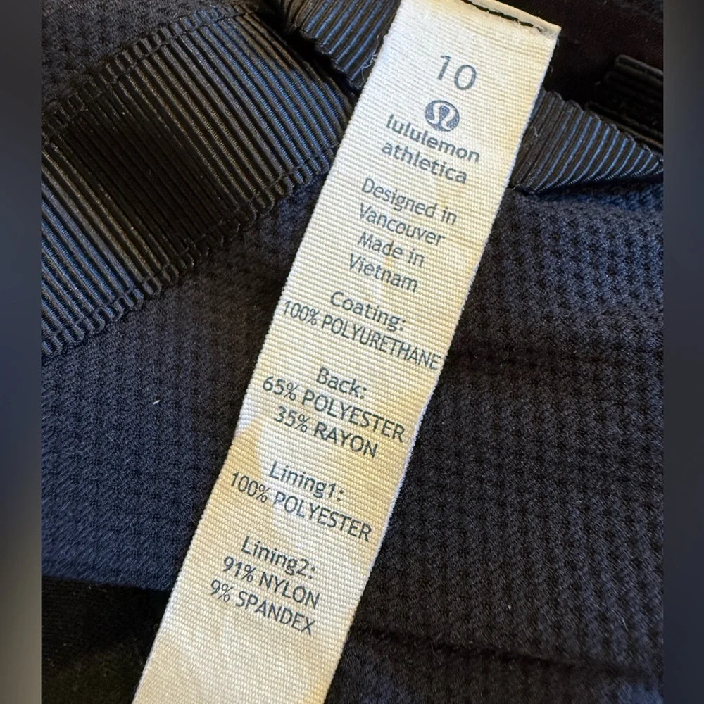 LULULEMON The Drizz‎ Jacket Grey size 10 Waxed Coated Water Resistant Reflective